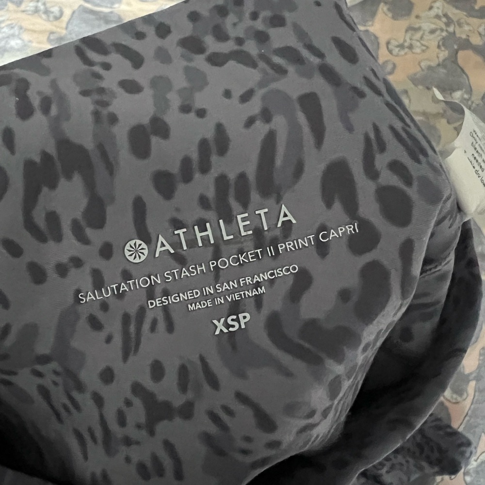 NWOT Athleta Capri Salutation Stash Pocket II - Picture 8 of 9